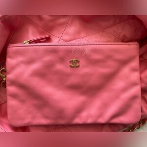 SOLD‼️CHANEL Shiny Calfskin Chanel 22 Removable Pouch